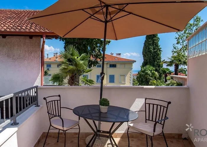 Apartment Follow Me *