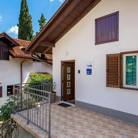 Follow Me Apartman *